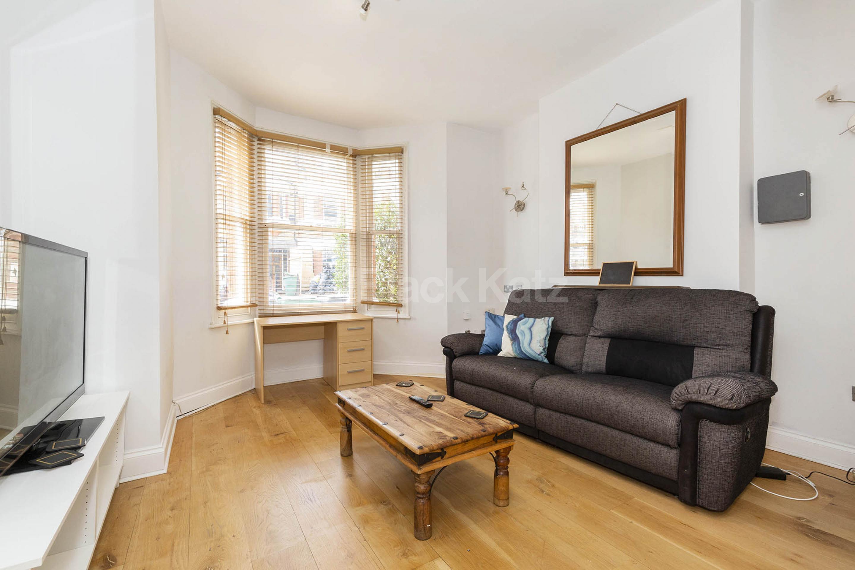 Modern Apartment Suitable for Sharers Stanlake Road, Shephrerds Bush W12